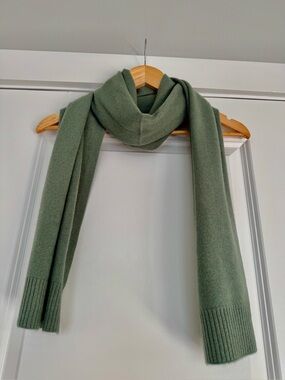 Women's Green Cashmere Knit Scarf